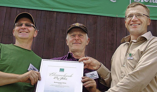 Vizeprsident Marcus Arzt (rechts) be...n-wrttembergischen Biolandverbandes.   | Foto: Karin Wortelkamp