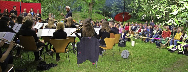 Musik im Liegestuhl genieen &#8211; d...nzert der Integrativen Waldorfschule.   | Foto: Schule