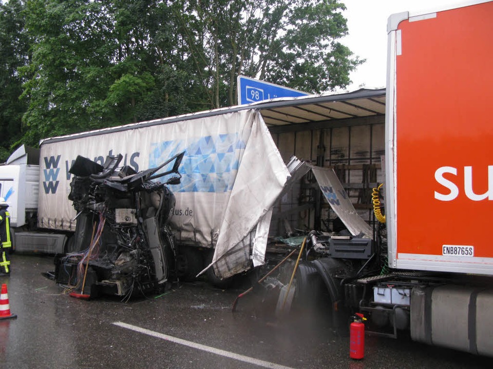 A98:  Laster kracht auf Laster  | Foto: polizei