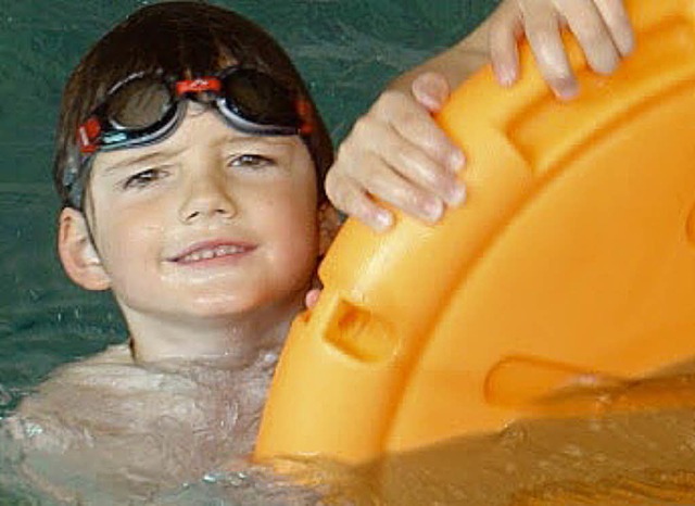 Toni ist selbst ein begeisterter Schwimmer.   | Foto: privat