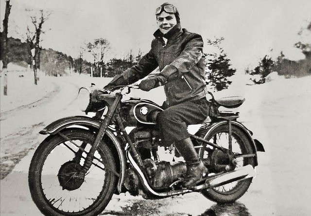 Max Gugelberger mit seiner BMW im Jahr 1949   | Foto: Arnhold