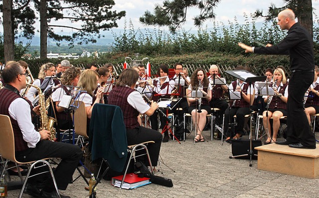 Ein schnes Ambiente bot das Platzkonz...ber den Dchern von Bahlingen&#8220;.  | Foto: Christiane Franz