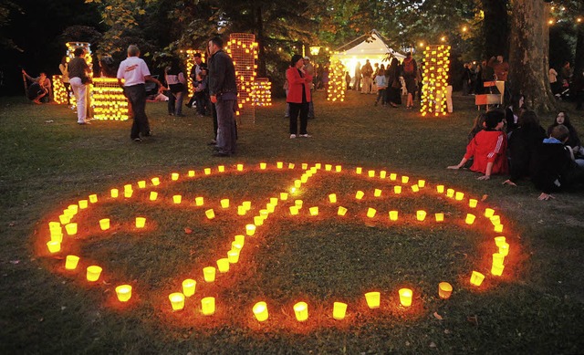 Leuchtende Ornamente: 13000 Kerzen sollen im Lahrer Stadtpark entzndet werden.   | Foto: Wolfgang Knstle