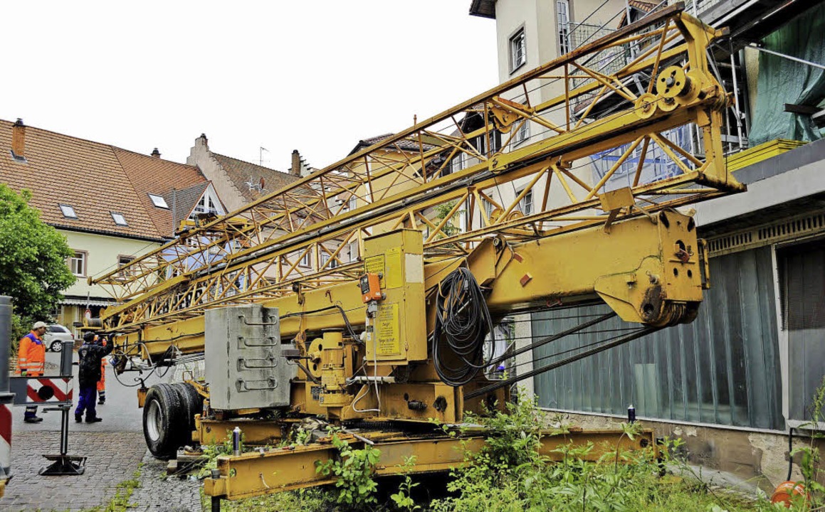 Nach vier Jahren wird der Kran abgebau...eber ungenutzt in Löffingens Skyline.   | Foto: Philippe Thines