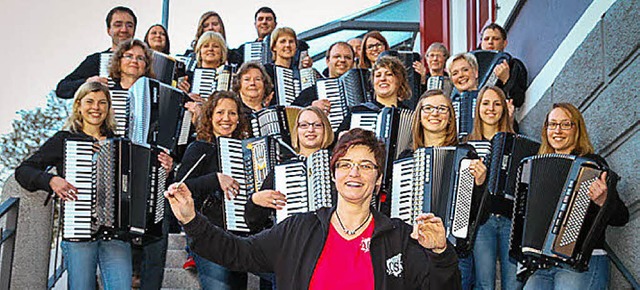 Das Akkordeonorchester Sthlingen spie...t der Reihe Musik am Hsli (Rothaus).   | Foto: Kristian Peetz