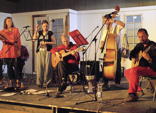 Am Samstagabend gab die Gruppe &#8222;...ert, bevor sie zum Tanzfest aufspielte  | Foto: Karin Stckl-Steinebrunner