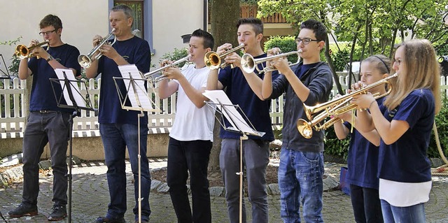 In verschiedenen Ensembles prsentierten sich die Jungmusiker aus Haltingen.   | Foto: MLLER