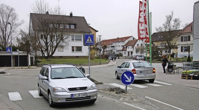 An der Kreuzung Rosen-/Schwarzwaldstra...te ein kleiner Kreisverkehr entstehen.  | Foto: FRank Kiefer
