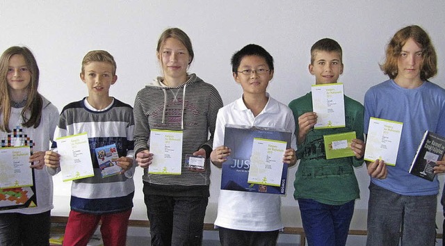 Die jungen Mathematik-Preistrger am A...mnasium freuen sich ber ihre Preise.   | Foto: ASG