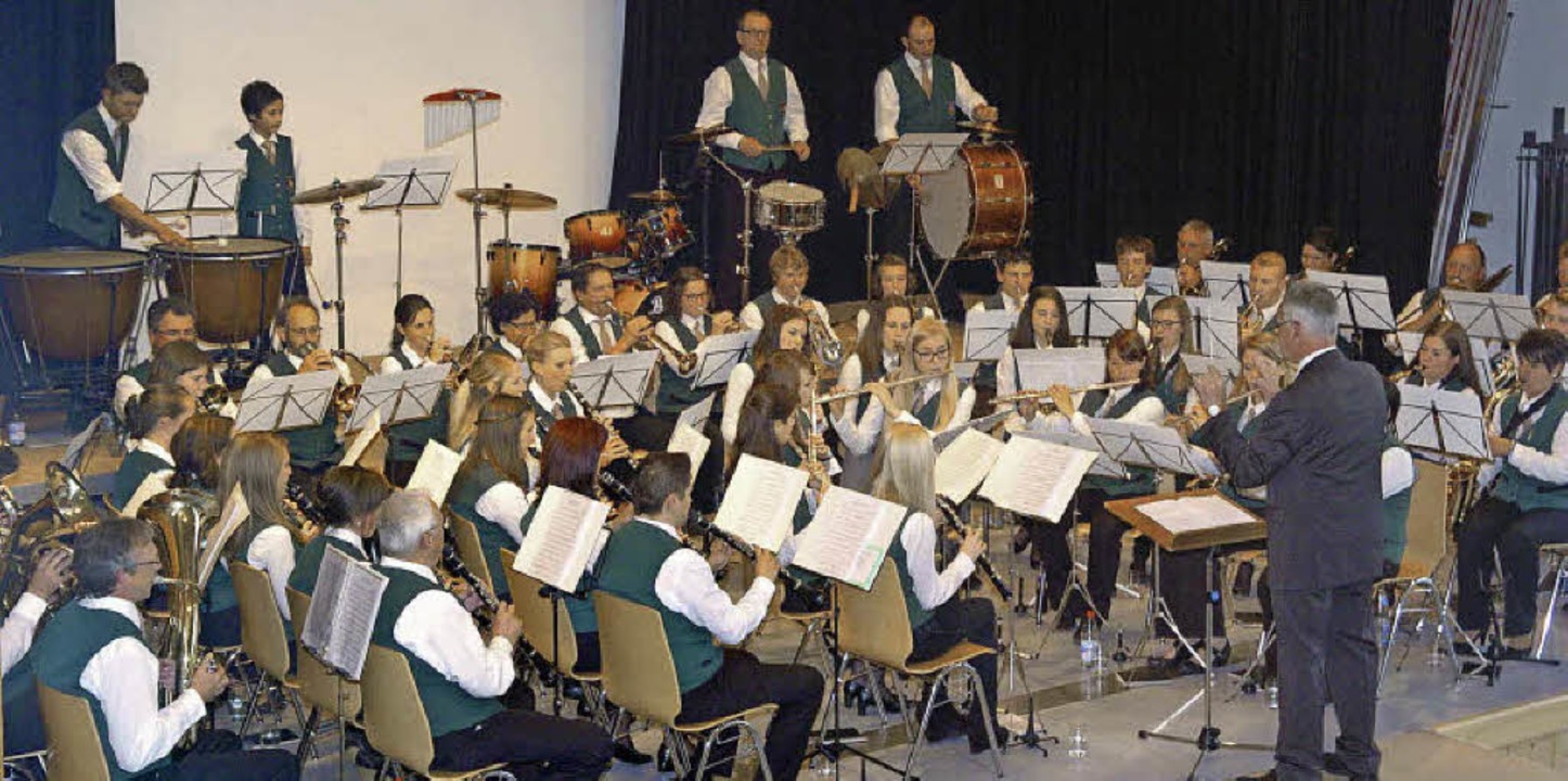 Unter der Leitung von Dirigent Manfred... Musikverein Wyhl ein tolles Konzert.   | Foto: J. Schweizer