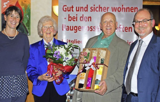 Die wiedergewhlte Aufsichtsratsvorsit...ieder Kthe Rotzler und Gerd Barwich.   | Foto: Thomas Loisl Mink