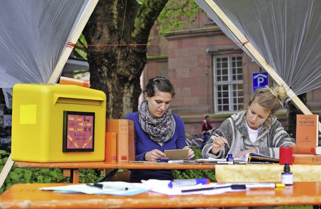 Mglichkeiten, aus seinen Erinnerungen...a Seibold (links) und Yvonne Baumert.   | Foto: Thomas Kunz