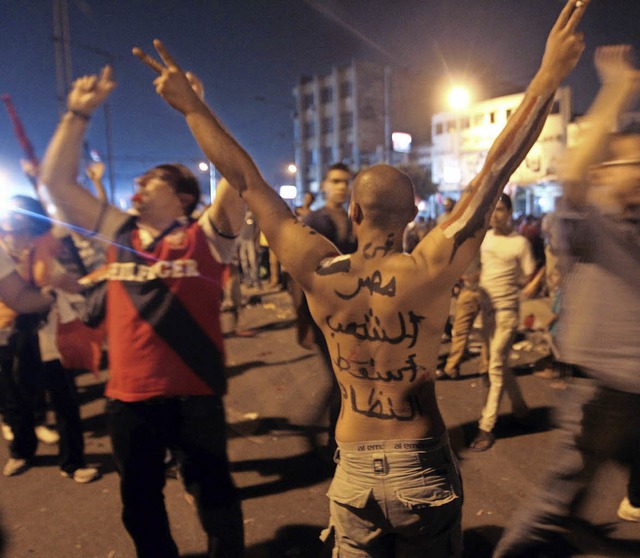 gypter feiern auf dem Tahrir-Platz in...on Prsident Mursi durch das Militr.   | Foto: Khaled Elfiqi/dpa