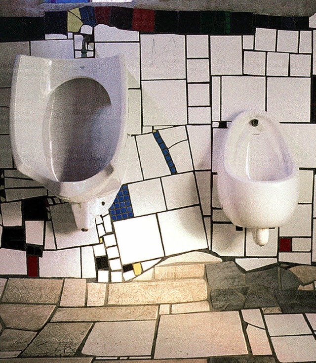 Die von Friedensreich Hundertwasser gebaute  ffentliche Toilette in Kawakawa.  | Foto: Knesebeck Verlag