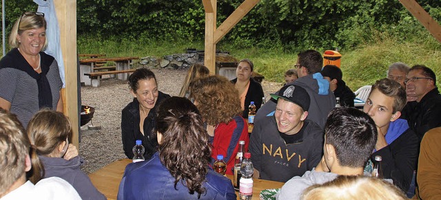 Zahlreiche Jugendliche folgten der Ein... Gesprch auf dem Grillplatz im Juch.   | Foto: Jrn Kerckhoff