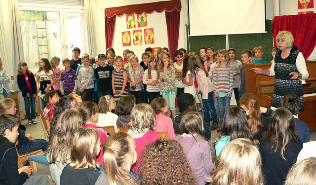 Jumelage-Besuch an der Grundschule Hl... Cornimont mit franzsischen Liedern.   | Foto: Georg Diehl
