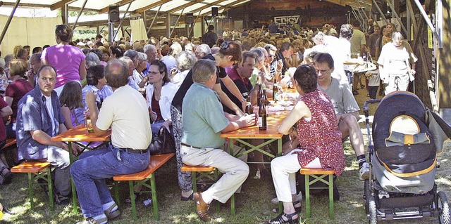 Dicht besetzte Bankreihen im groen Fe...Mrkter Fischerfest ein Dauerzustand.   | Foto: Archivbild: Mink