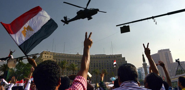 Das Militr hat die Kontrolle in Kairo...n und stt dabei auf viel Zustimmung.  | Foto: DPA