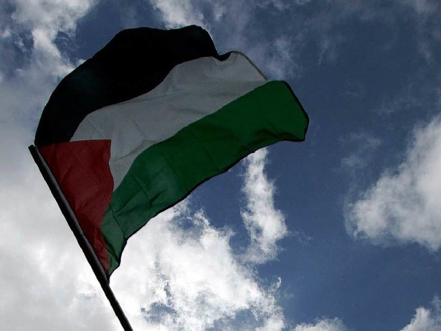 Die palstinensische Flagge weht ber ...g von Waren ist es manchmal verzwickt.  | Foto: AFP
