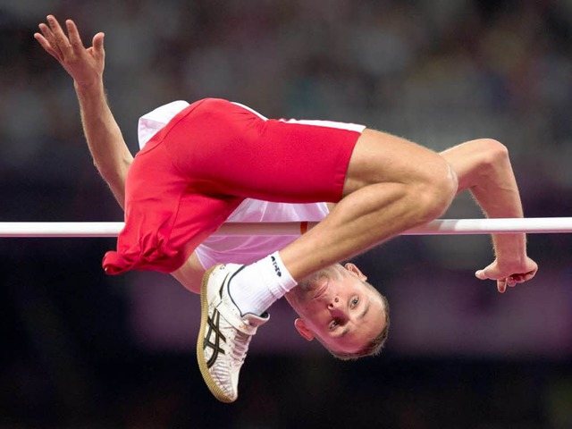 1,74 Meter  mit einem Bein:  Lukasz Mamczarz  bei den Paralympics in London 2012  | Foto: dapd