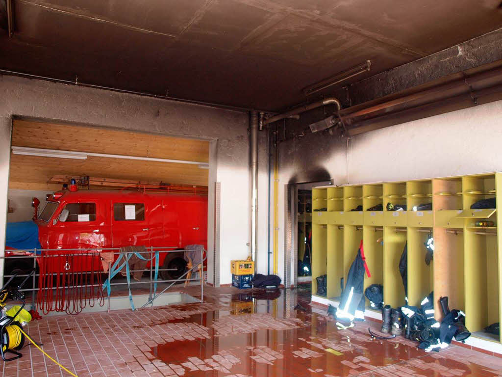 Brand im Feuerwehrgertehaus Kandern