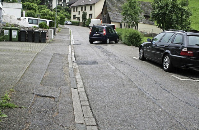 Von hier bis zum Sandweg wird der Gehw... im Anschluss dann noch die Fahrbahn.   | Foto: Karin Heiss