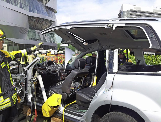 Einblicke in neue Rettungstechniken er...hnitten, sondern  nach oben geklappt.   | Foto: Feuerwehr Herbolzheim