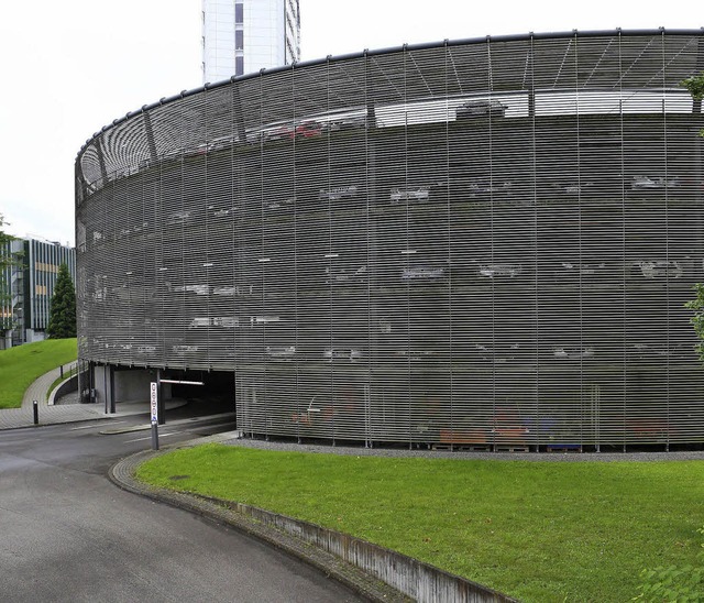 Vision oder realittsfremde Utopie? Mi...analog zum Offenburger Burda-Parkhaus.  | Foto: BREITHAUPT