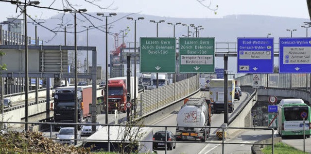 Die Stadtautobahn in Basel muss ausgebaut werden. Die Frage ist wie?   | Foto: Jury Junkov