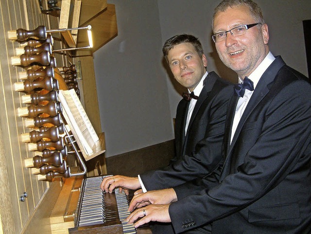 Christoph Bogon (links) und sein Vorg...Schneider erffneten den Orgelsommer.   | Foto: Roswitha Frey