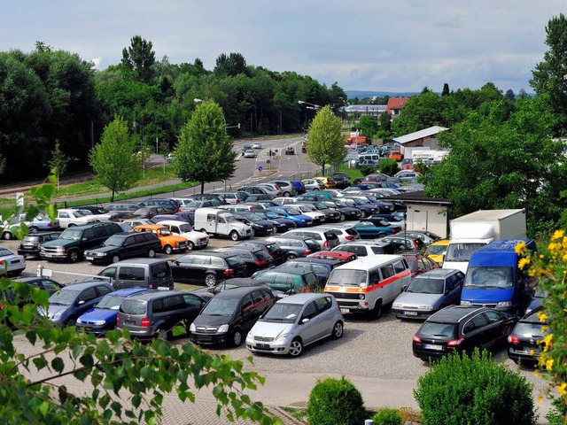 Wo heute Gebrauchtwagen verkauft werde...te das neue Eisstadion gebaut werden.   | Foto: thomas Kunz