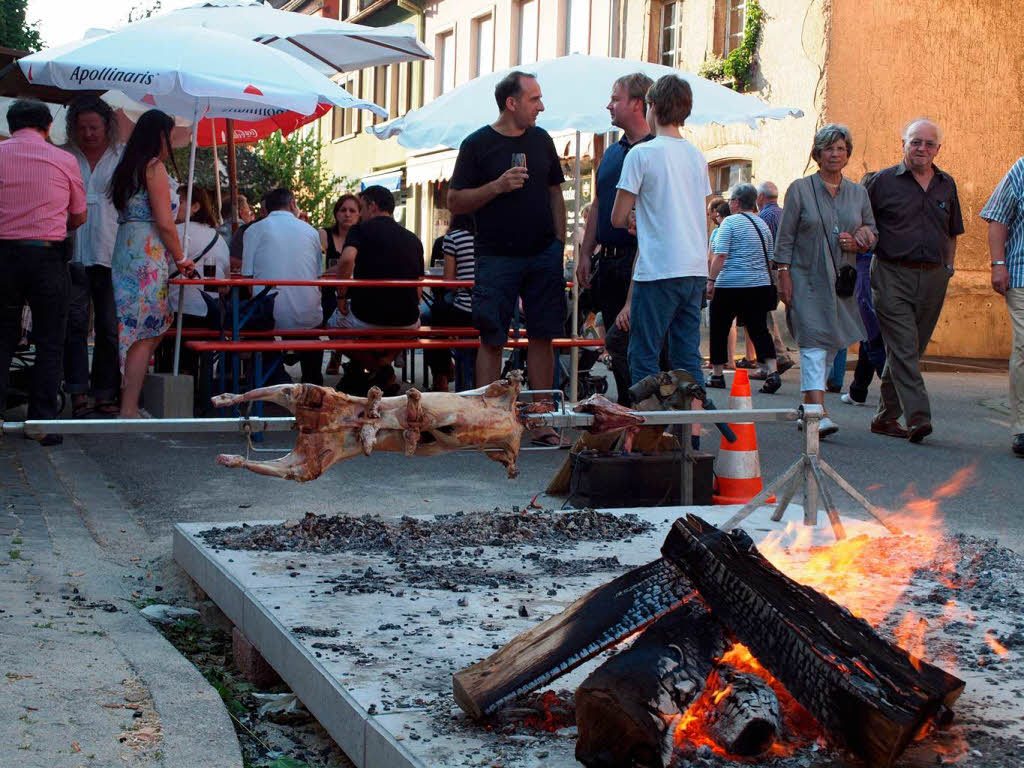 Die Deutsch-Kroatische Gesellschaft grillt am offenen Feuer Die Deutsch-Kroatische Gesellschaft grillt am offenen Feuer