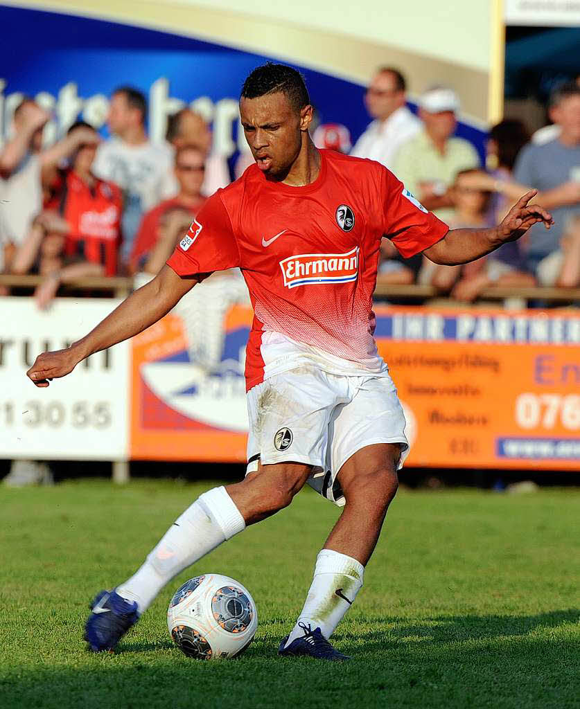 SC-Neuzugang Francis Coquelin am Ball.