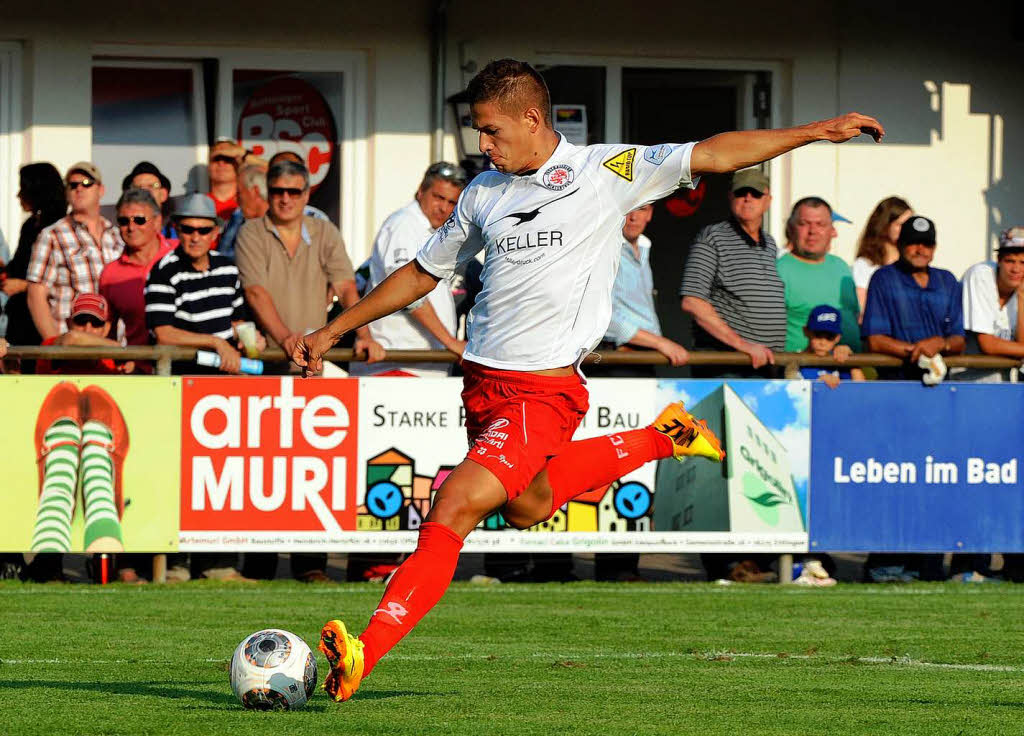 Janko Pacar zieht zum zwischenzeitlichen 1:0 fr Winterthur ab.