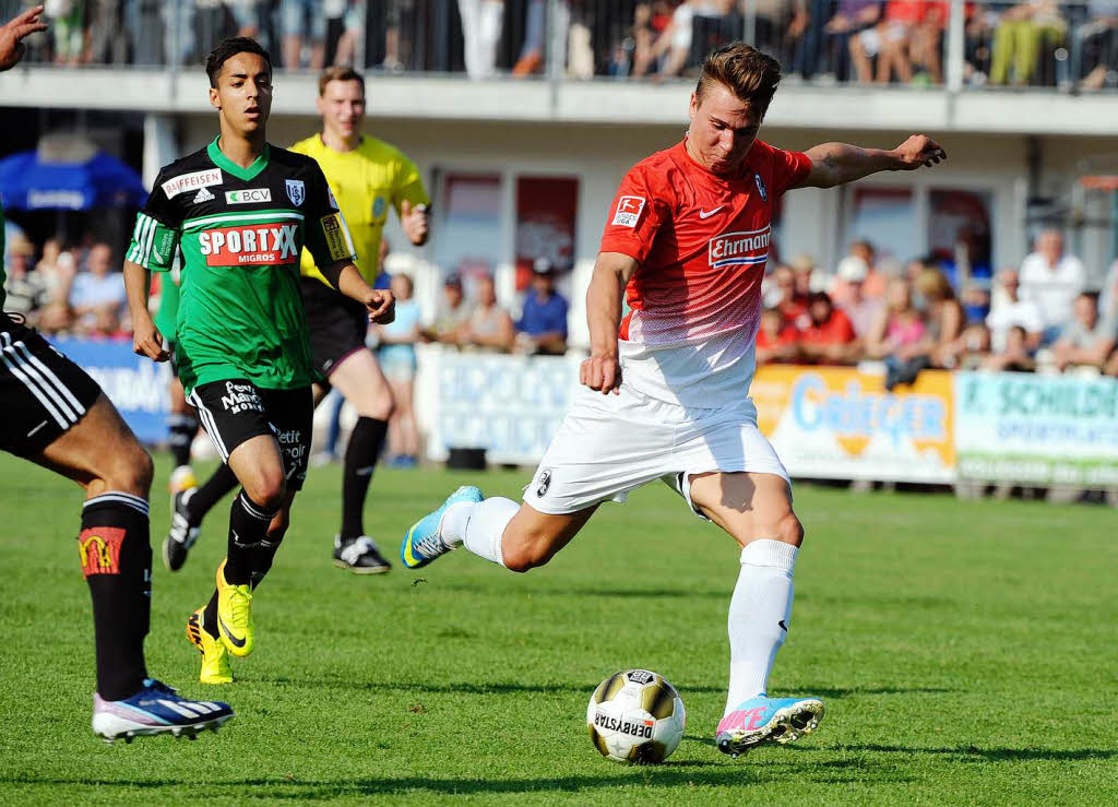 Felix Klaus im Duell zwischen dem SC Freiburg und Lausanne-Sport.