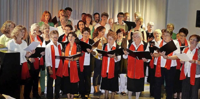 Musikalisch verabschiedeten sich die mitwirkenden Chre gemeinsam.  | Foto: Christel Hlter-Hassler