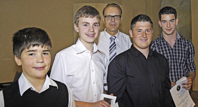 Die  Musikmedaille der Stadt Lahr in G...ell,  Bernd Oswald  und Maxim Bernet.   | Foto: bettina schaller