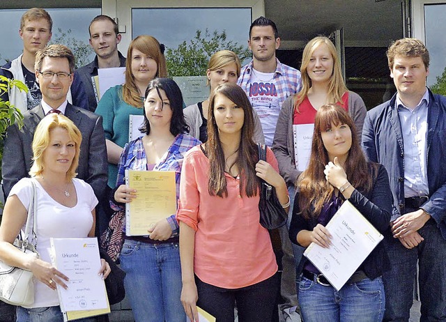 Bei der Verabschiedung der Berufsschl...aftsfrderer Jochen Siegele (rechts).   | Foto: schule