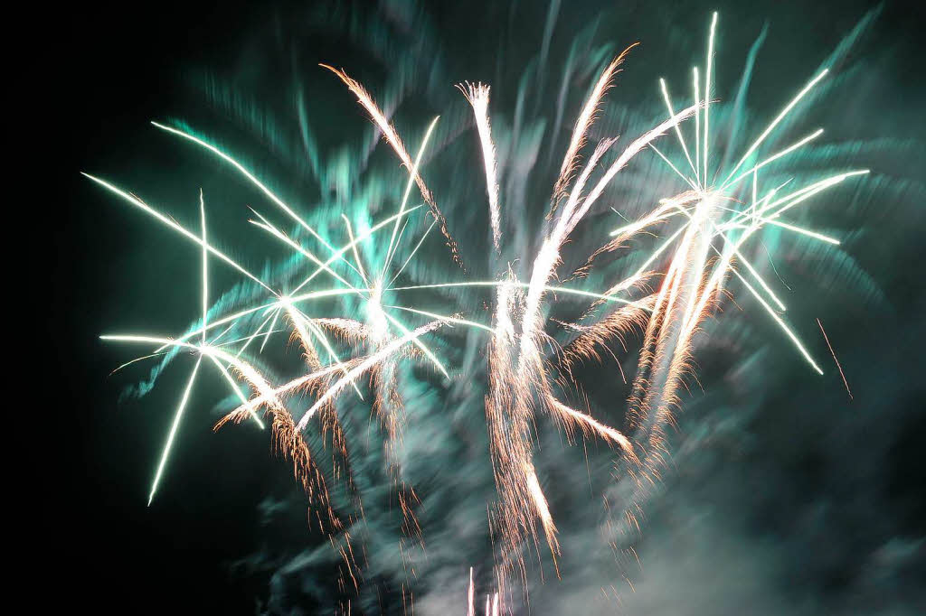 Ein grandioses Feuerwerk setzte am Samstag abend den Schlusspunkt unter den ersten Festtag.