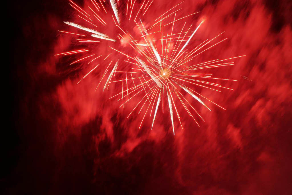 Ein grandioses Feuerwerk setzte am Samstag abend den Schlusspunkt unter den ersten Festtag.