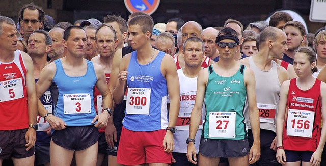 Die erste Reihe beschnuppert sich: Die...dtfestlauf gemeinsam auf die Strecke.   | Foto: Helmut Junkel