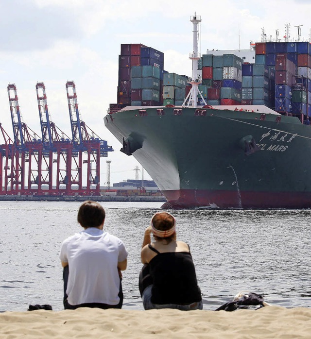 Mehr Containerschiffe &#8211; wie dies...hoffen sich eine Konjunkturspritze.     | Foto: dpa