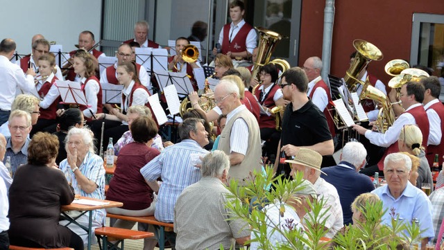 Der Musikverein Auggen hat die Wahlpar...ch begleitet und dabei auch gewirtet.   | Foto: Sigrid Umiger