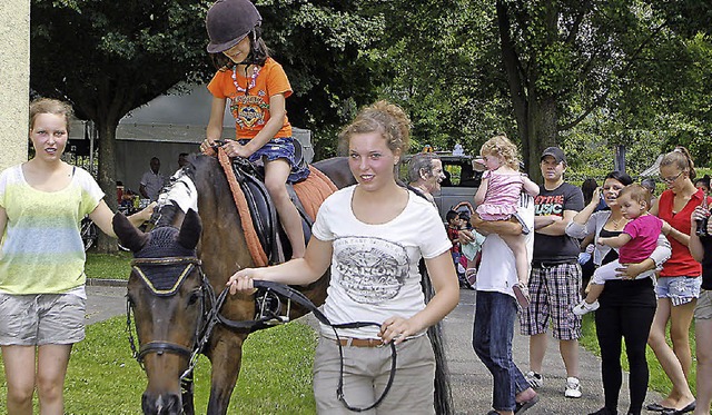 Ponyreiten fr die Kleinsten   | Foto: Heidi Fssel