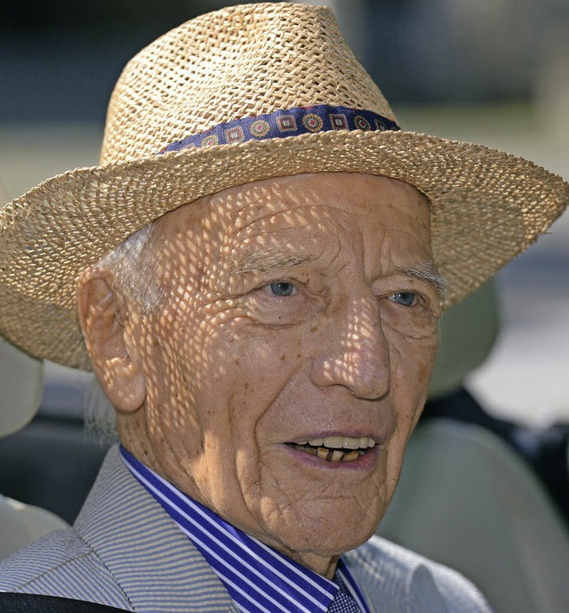 Gut behtet: Walter Scheel an seinem 94. Geburtstag.  | Foto: Patrick Seeger/DPA