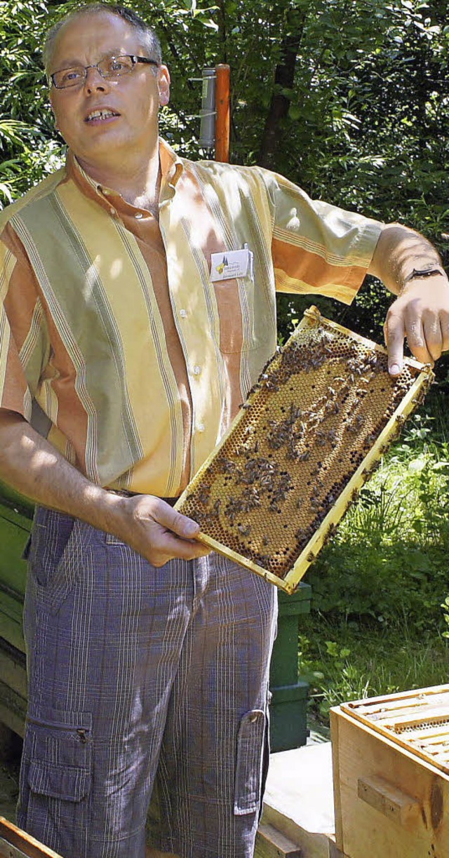 Was die Bienen alles leisten, zeigte B...hr, der Vorsitzende des Imkervereins.   | Foto: Reinhard Herbrig
