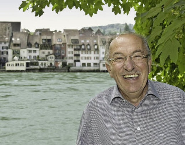 Der Rhein fasziniert Helmut Reif wegen...se mit Blick auf die Schweiz genieen.  | Foto: Schoenen Daniel
