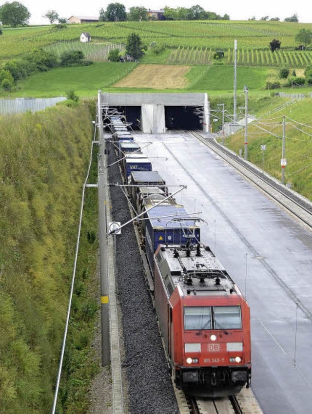 Der Katzenberg ist  mit 397 Metern Hh...nnel, der Ende  2012 in Betrieb ging.   | Foto: langelott