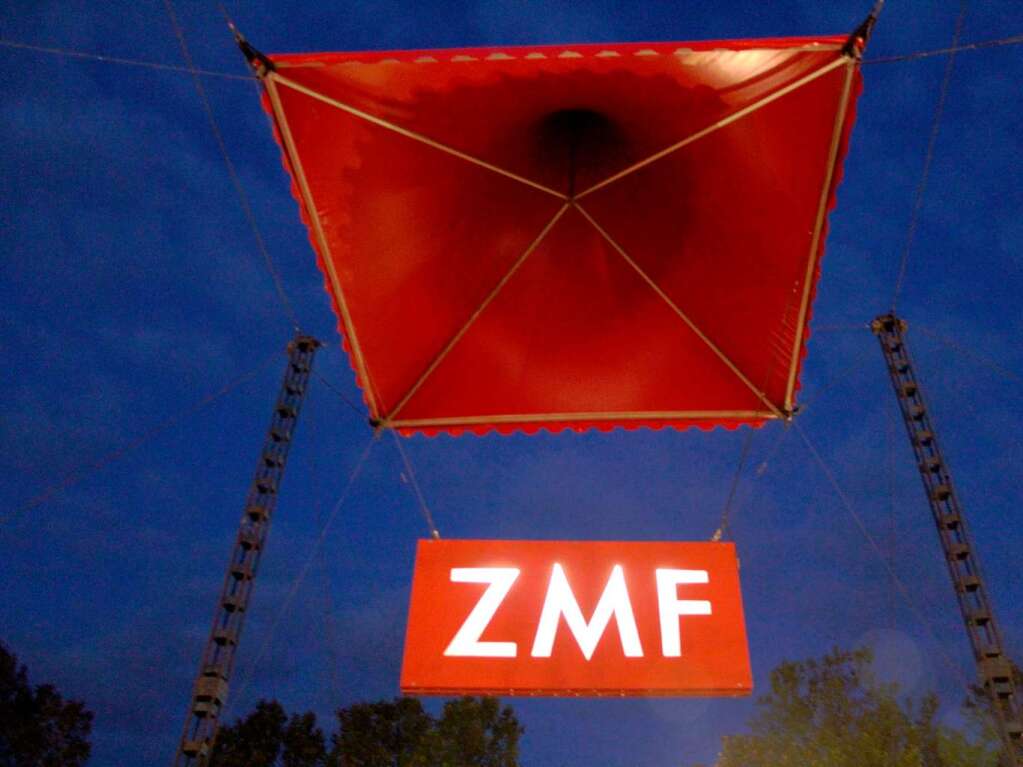 ZMF bei Nacht