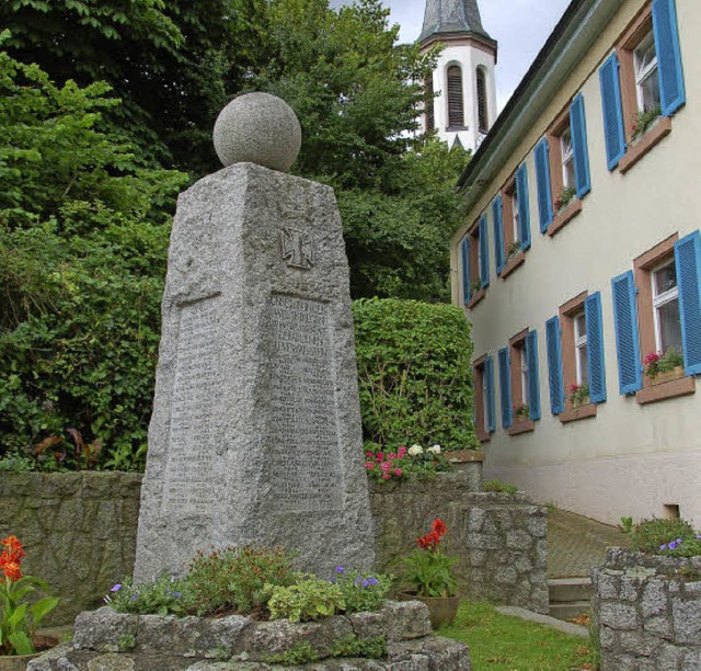 Noch steht das Mahnmal am Vrstetter Rathaus.   | Foto: Pia Grttinger